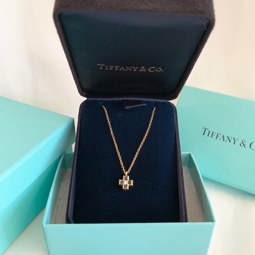 COPY - Tiffany & Co 18k cross necklace 💎